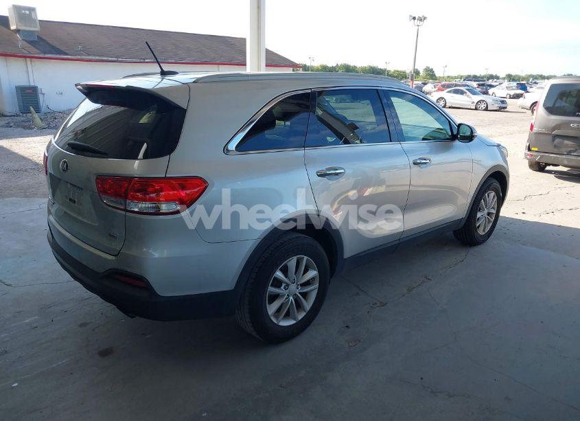 Photo 4 of 2017 Kia Sorento 2.4L LX (VIN 5XYPG4A38HG208191)