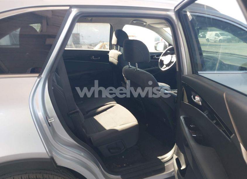 Photo 8 of 2017 Kia Sorento 2.4L LX (VIN 5XYPG4A38HG208191)
