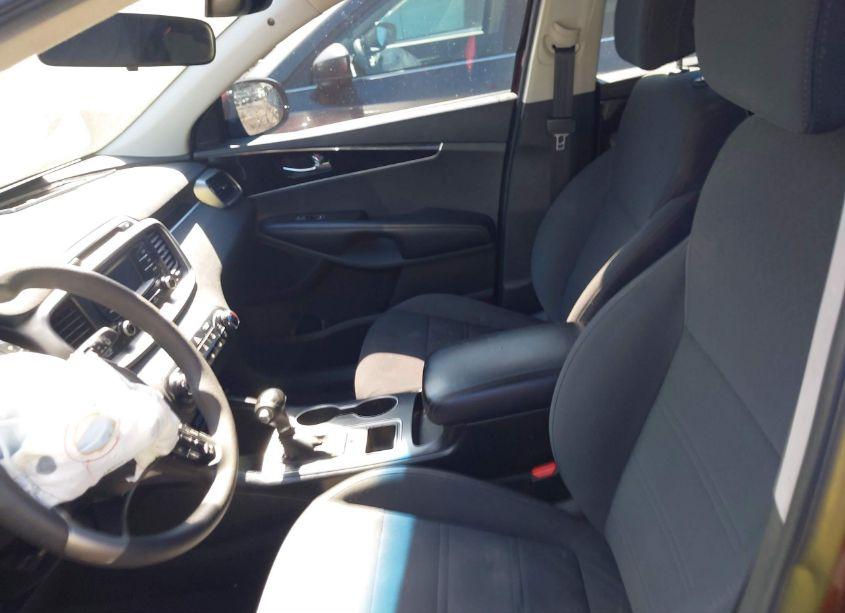 Photo 5 of 2017 Kia Sorento 2.4L LX (VIN 5XYPG4A38HG245144)