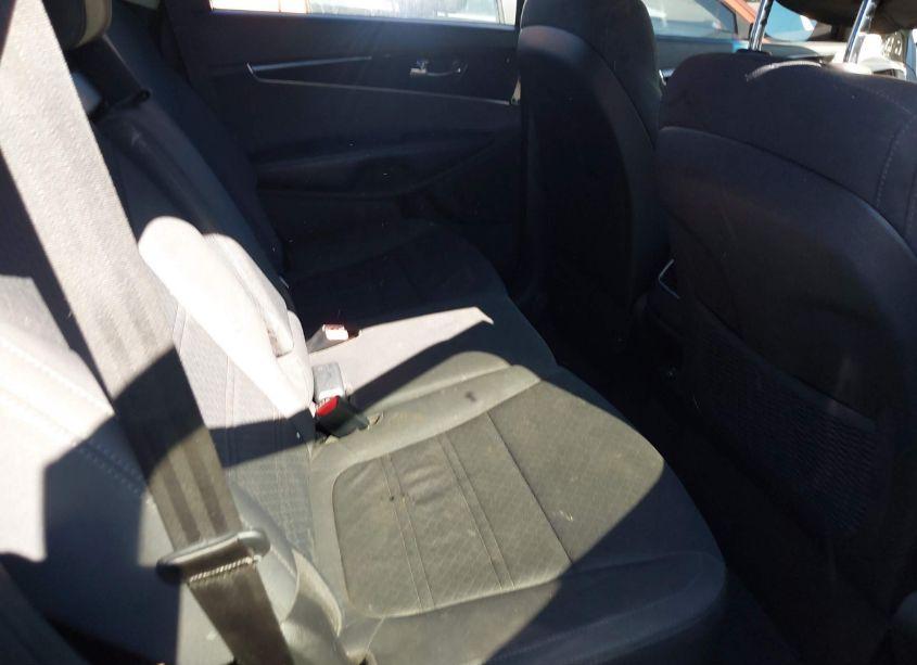 Photo 8 of 2017 Kia Sorento 2.4L LX (VIN 5XYPG4A38HG245144)