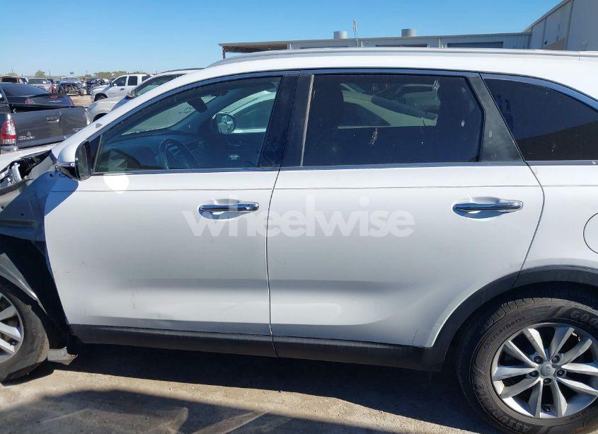 Photo 15 of 2017 Kia Sorento 2.4L LX (VIN 5XYPG4A38HG269671)