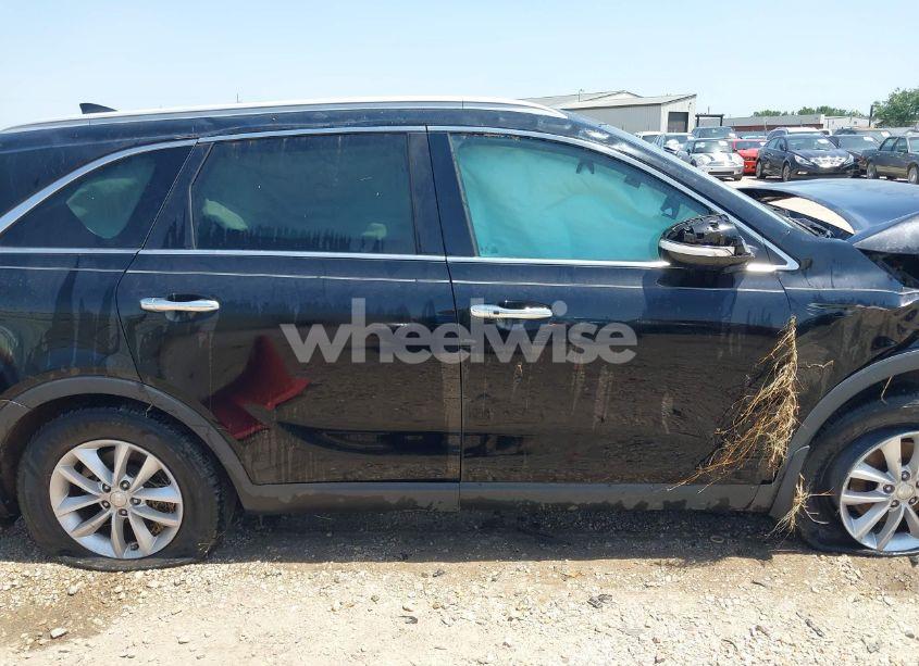 Photo 13 of 2017 Kia Sorento 2.4L LX (VIN 5XYPG4A38HG279181)