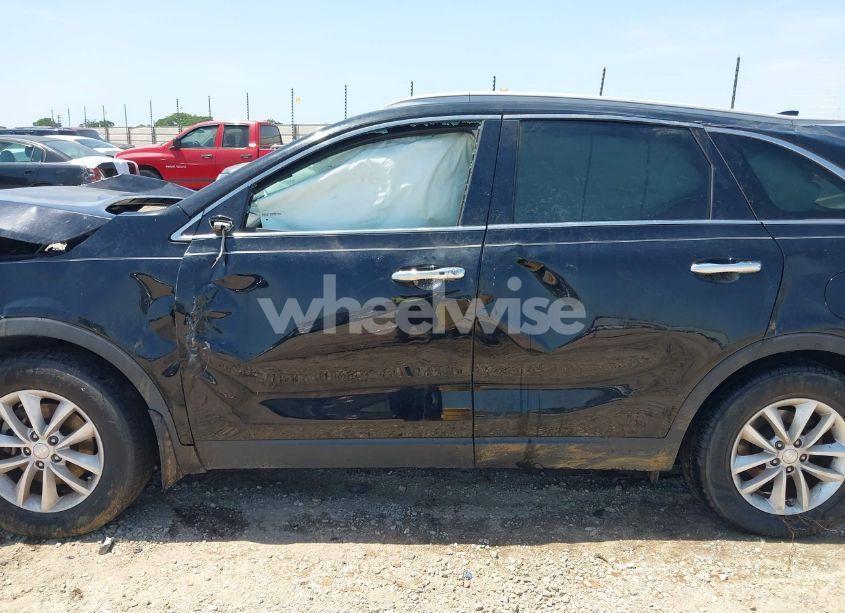 Photo 14 of 2017 Kia Sorento 2.4L LX (VIN 5XYPG4A38HG279181)