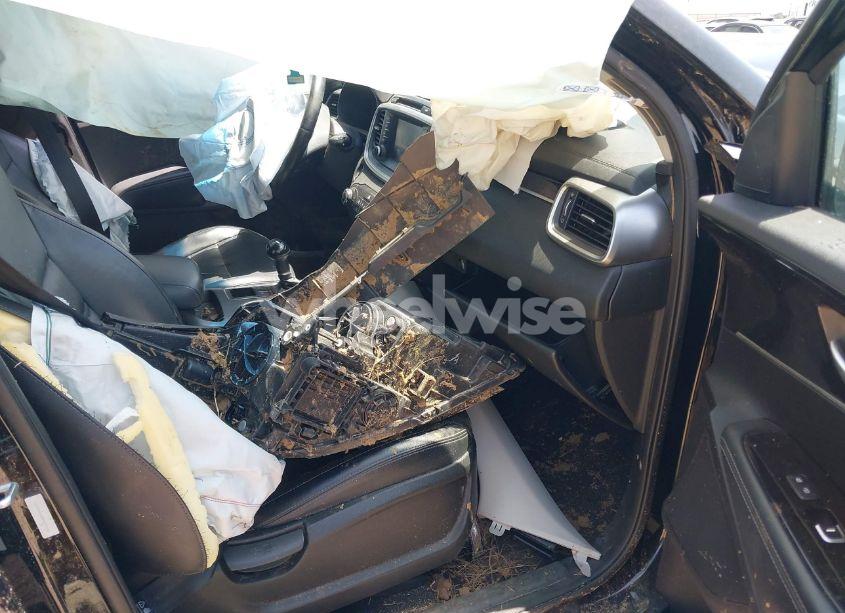 Photo 5 of 2017 Kia Sorento 2.4L LX (VIN 5XYPG4A38HG279181)