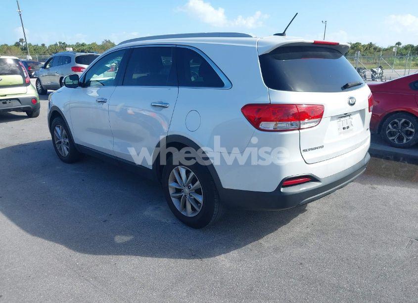 Photo 3 of 2017 Kia Sorento 2.4L LX (VIN 5XYPG4A38HG292433)