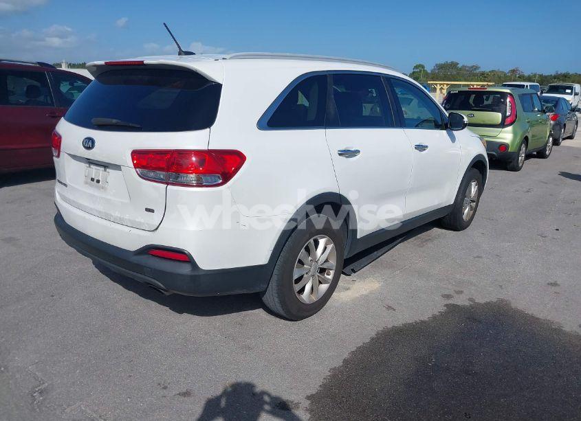 Photo 4 of 2017 Kia Sorento 2.4L LX (VIN 5XYPG4A38HG292433)