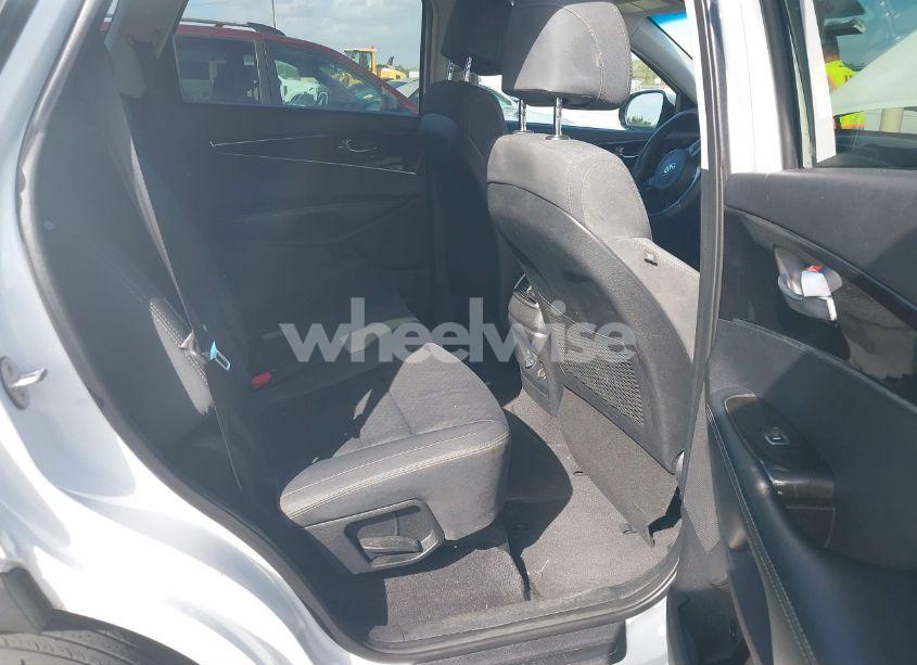 Photo 8 of 2017 Kia Sorento 2.4L LX (VIN 5XYPG4A38HG292433)