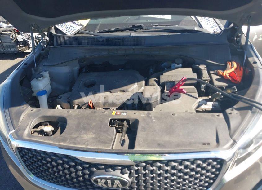 Photo 10 of 2017 Kia Sorento 2.4L LX (VIN 5XYPG4A38HG305522)