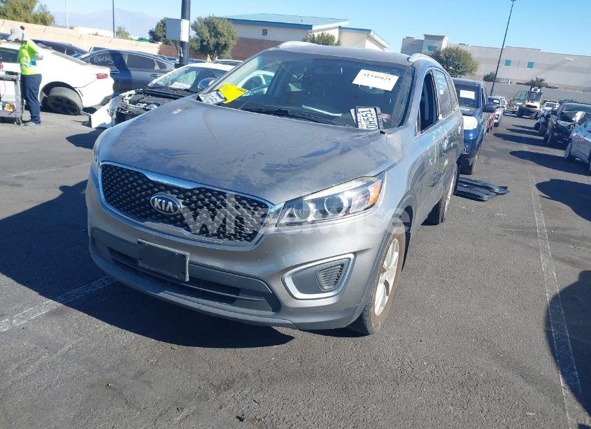 Photo 2 of 2017 Kia Sorento 2.4L LX (VIN 5XYPG4A38HG305522)