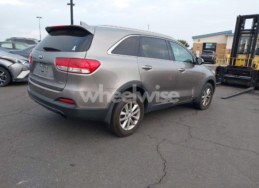 Photo 4 of 2017 Kia Sorento 2.4L LX (VIN 5XYPG4A38HG305522)