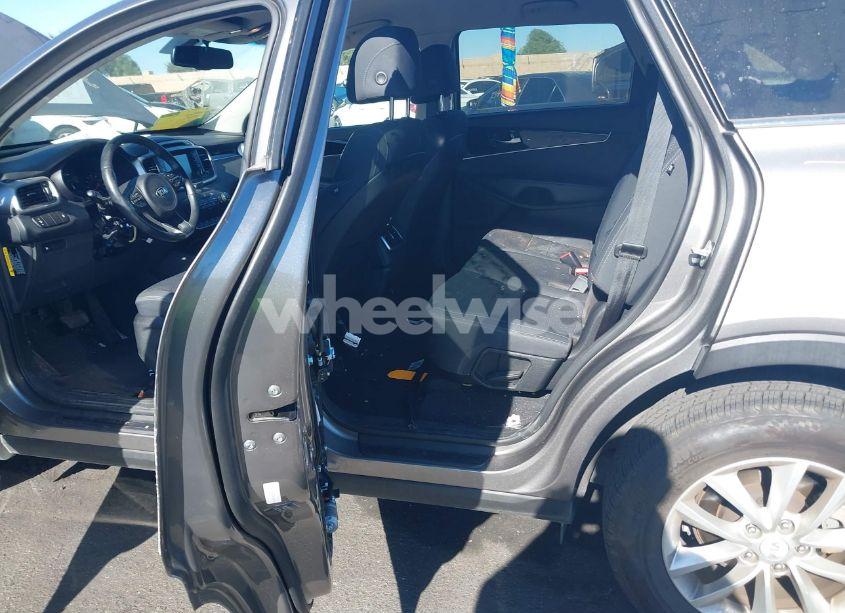 Photo 8 of 2017 Kia Sorento 2.4L LX (VIN 5XYPG4A38HG305522)