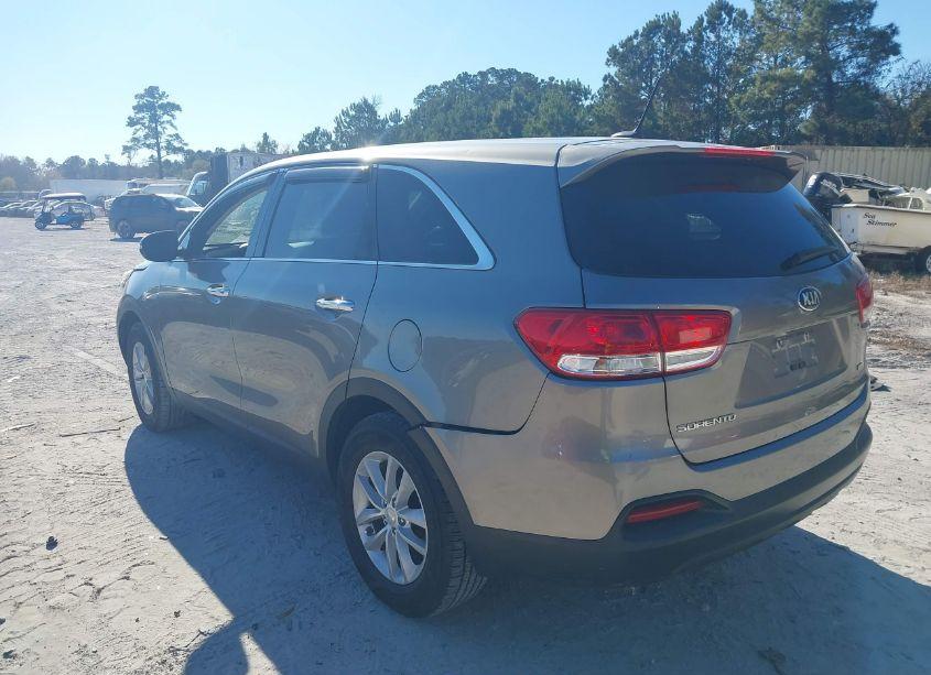 Photo 3 of 2017 Kia Sorento 2.4L L (VIN 5XYPG4A38HG328329)