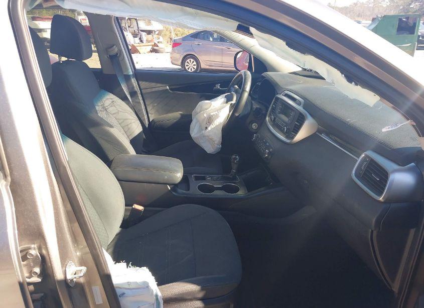 Photo 5 of 2017 Kia Sorento 2.4L L (VIN 5XYPG4A38HG328329)