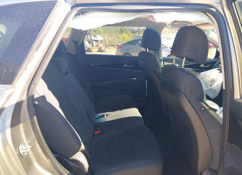 Photo 8 of 2017 Kia Sorento 2.4L L (VIN 5XYPG4A38HG328329)