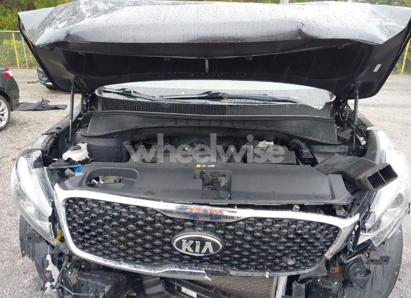 Photo 10 of 2018 Kia Sorento 2.4L LX (VIN 5XYPG4A38JG358968)
