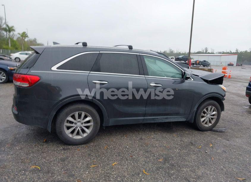 Photo 14 of 2018 Kia Sorento 2.4L LX (VIN 5XYPG4A38JG358968)