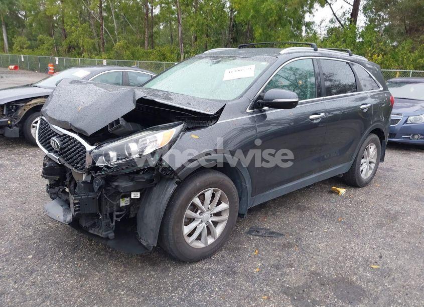 Photo 2 of 2018 Kia Sorento 2.4L LX (VIN 5XYPG4A38JG358968)