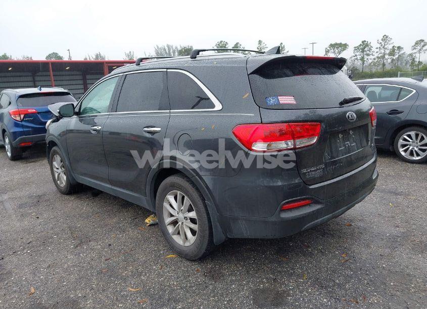 Photo 3 of 2018 Kia Sorento 2.4L LX (VIN 5XYPG4A38JG358968)