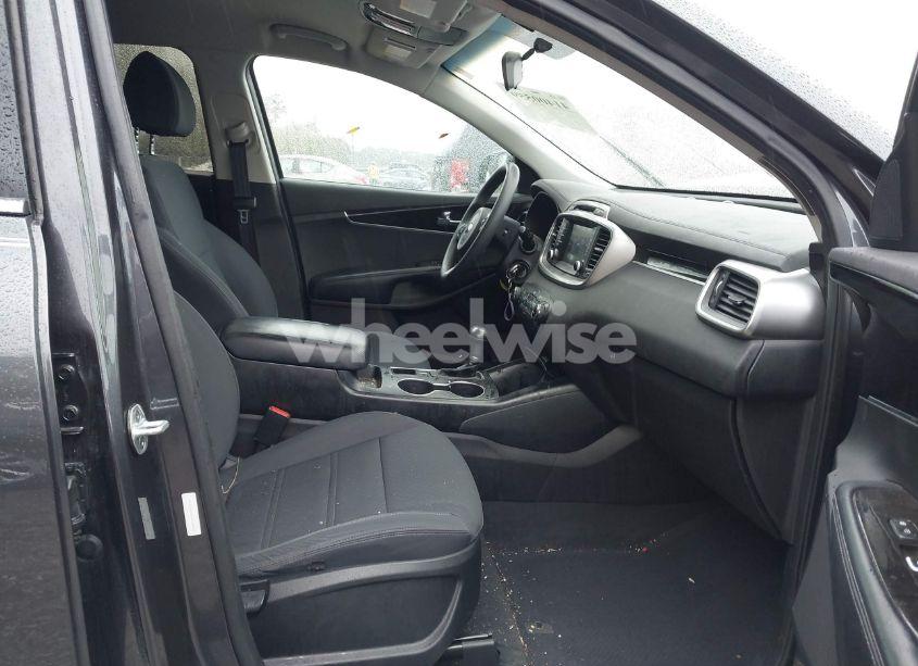 Photo 5 of 2018 Kia Sorento 2.4L LX (VIN 5XYPG4A38JG358968)