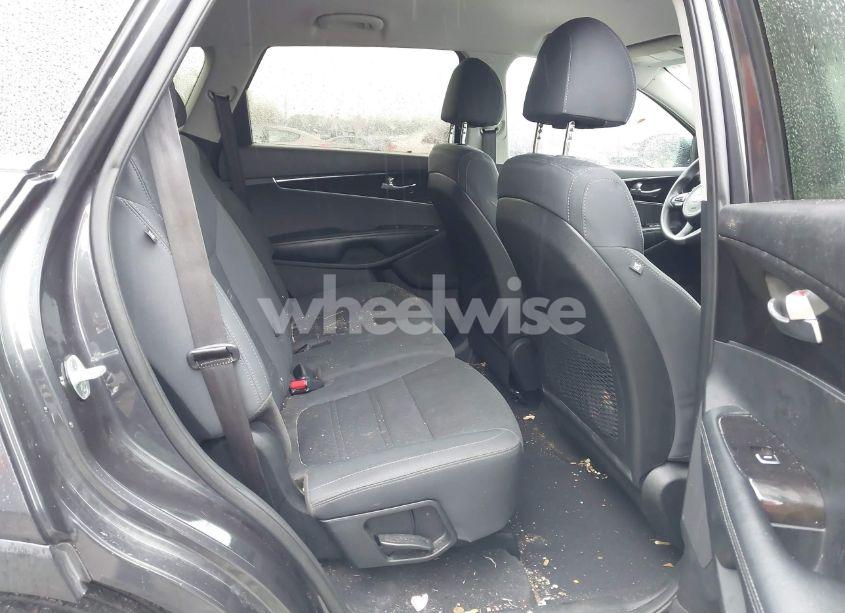 Photo 8 of 2018 Kia Sorento 2.4L LX (VIN 5XYPG4A38JG358968)