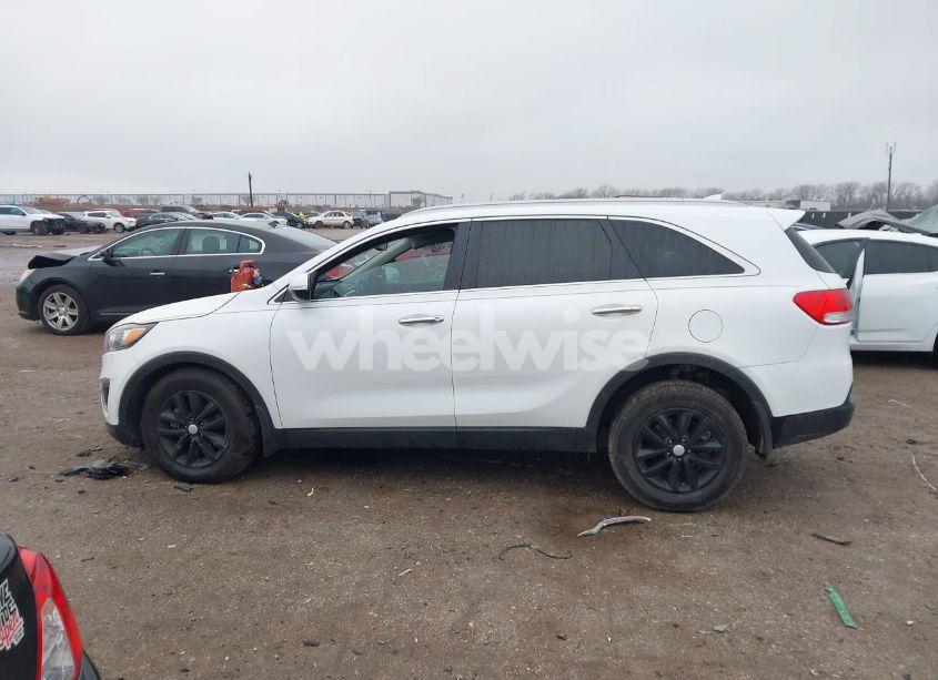 Photo 14 of 2018 Kia Sorento 2.4L LX (VIN 5XYPG4A38JG376953)