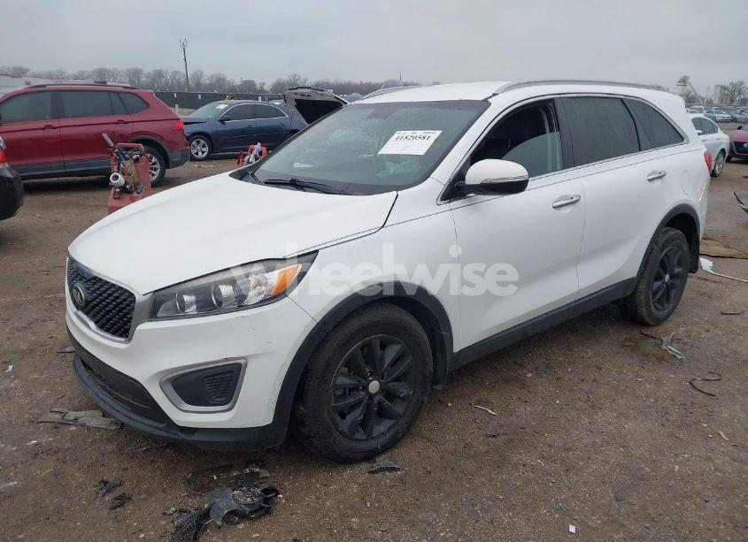 Photo 2 of 2018 Kia Sorento 2.4L LX (VIN 5XYPG4A38JG376953)