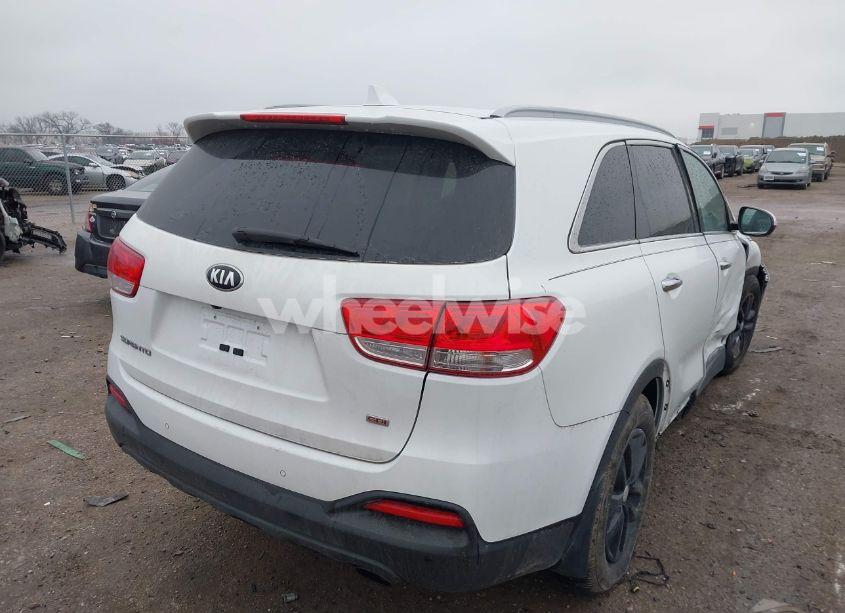 Photo 4 of 2018 Kia Sorento 2.4L LX (VIN 5XYPG4A38JG376953)