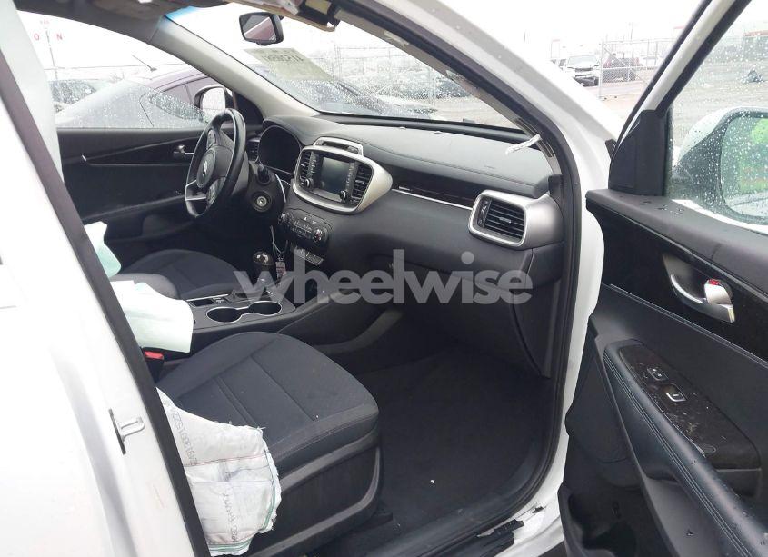 Photo 5 of 2018 Kia Sorento 2.4L LX (VIN 5XYPG4A38JG376953)