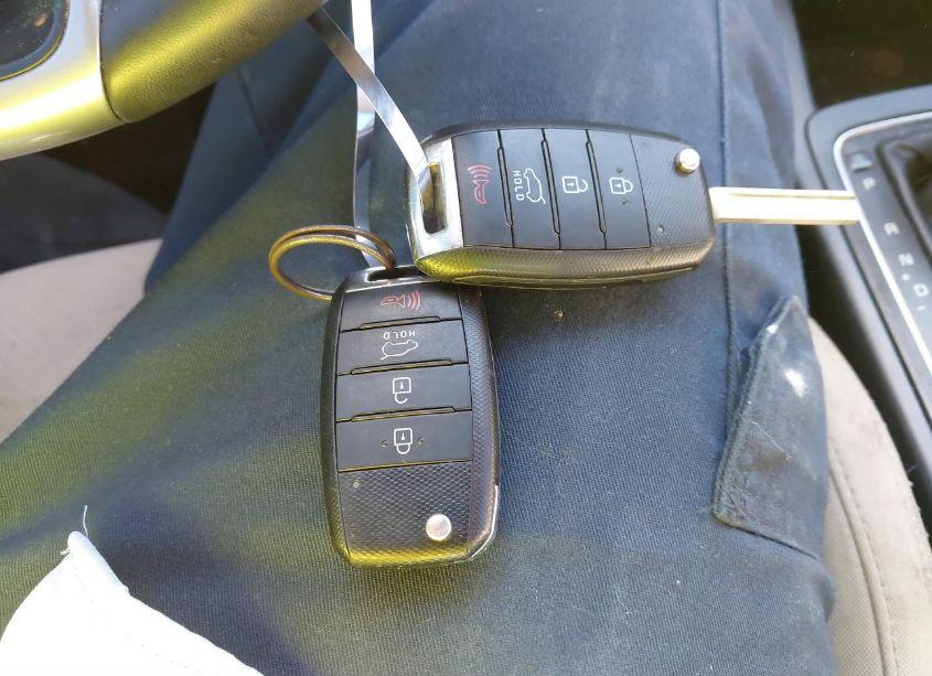 Photo 11 of 2018 Kia Sorento 2.4L LX (VIN 5XYPG4A38JG399410)