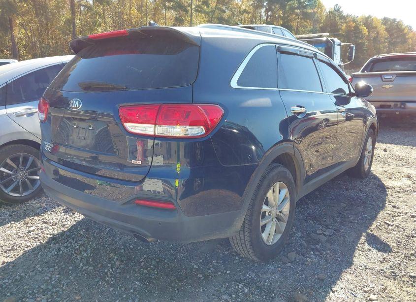 Photo 4 of 2018 Kia Sorento 2.4L LX (VIN 5XYPG4A38JG399410)