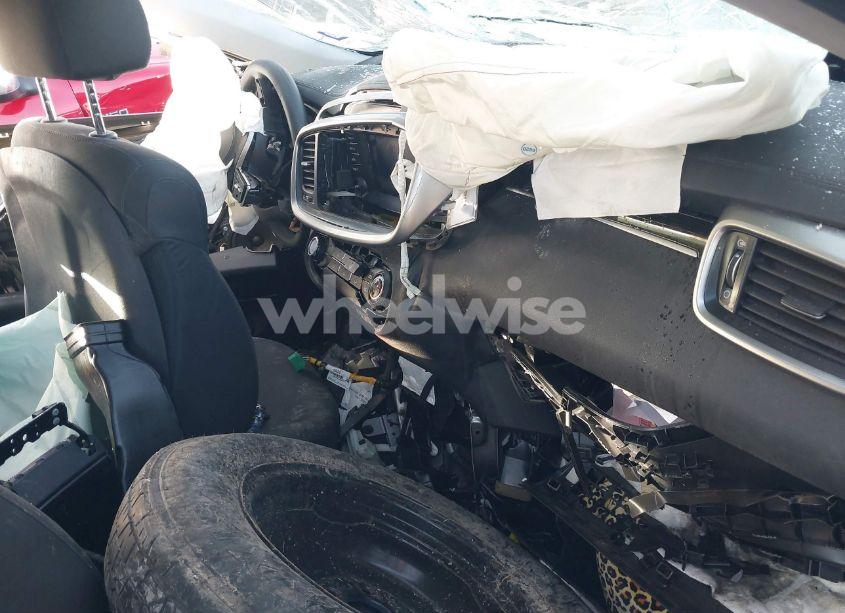 Photo 5 of 2019 Kia Sorento 2.4L L (VIN 5XYPG4A38KG499203)