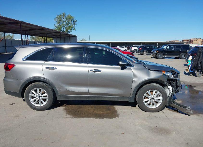 Photo 13 of 2019 Kia Sorento 2.4L LX (VIN 5XYPG4A38KG509633)