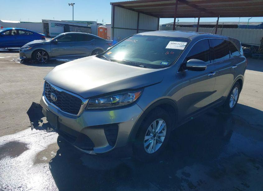 Photo 2 of 2019 Kia Sorento 2.4L LX (VIN 5XYPG4A38KG509633)