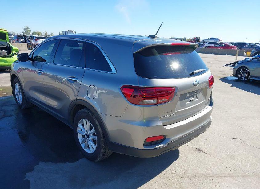 Photo 3 of 2019 Kia Sorento 2.4L LX (VIN 5XYPG4A38KG509633)