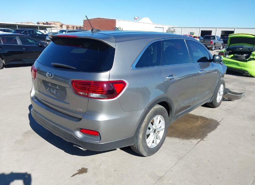 Photo 4 of 2019 Kia Sorento 2.4L LX (VIN 5XYPG4A38KG509633)