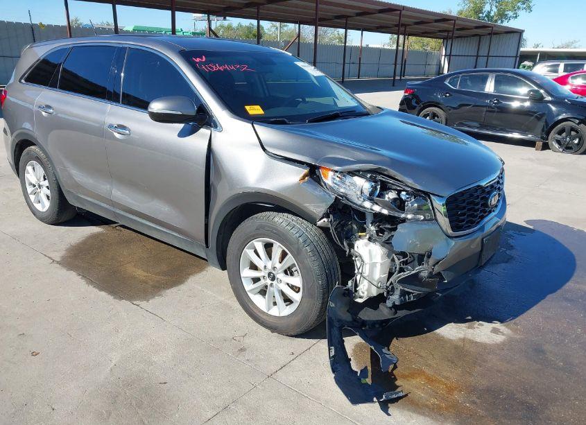 Photo 6 of 2019 Kia Sorento 2.4L LX (VIN 5XYPG4A38KG509633)