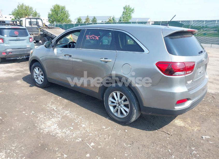 Photo 3 of 2019 Kia Sorento 2.4L LX (VIN 5XYPG4A38KG513195)