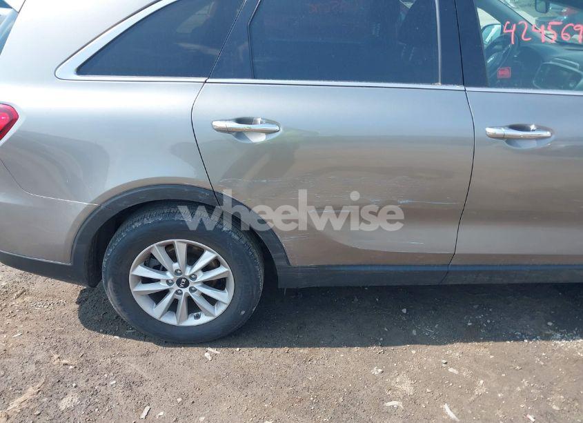 Photo 6 of 2019 Kia Sorento 2.4L LX (VIN 5XYPG4A38KG513195)