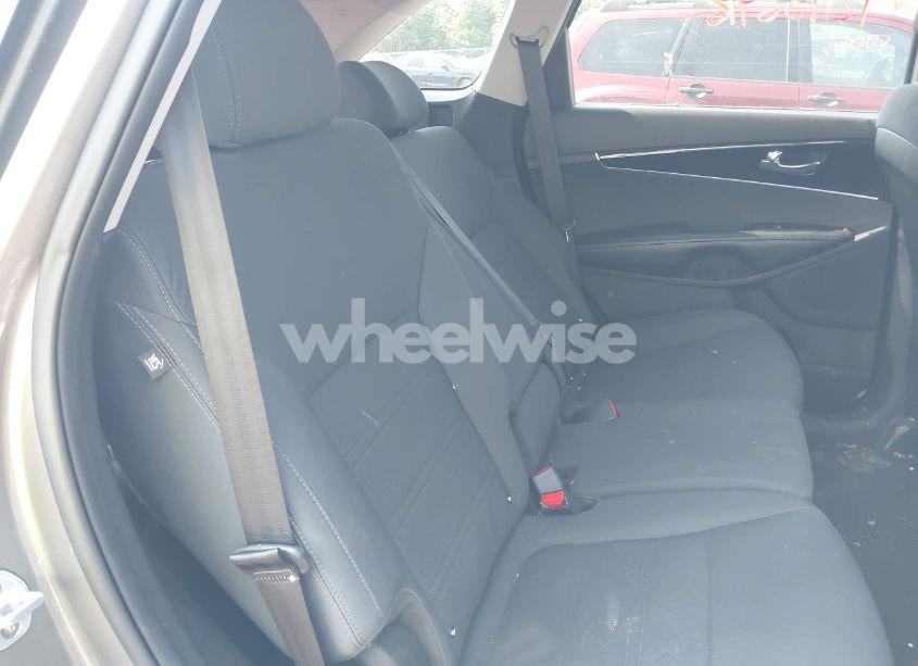 Photo 8 of 2019 Kia Sorento 2.4L LX (VIN 5XYPG4A38KG513195)