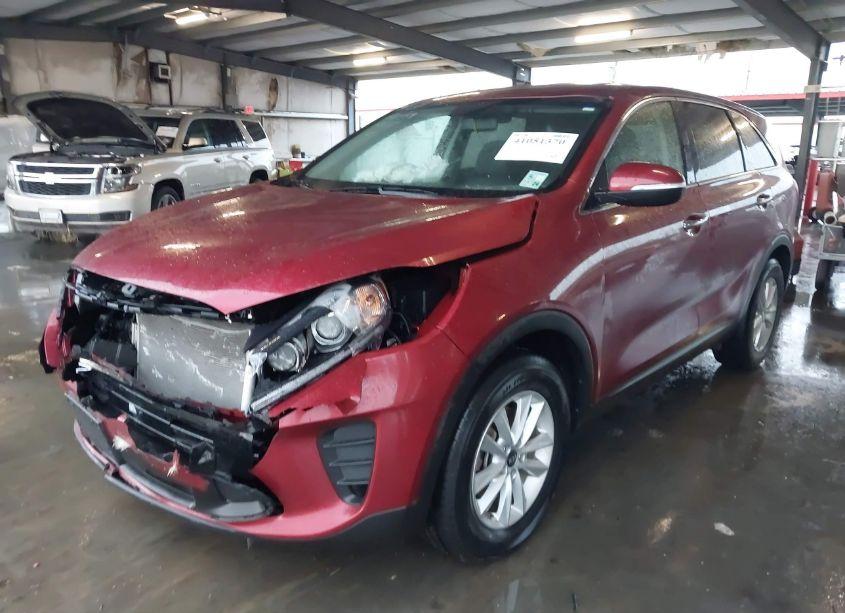Photo 2 of 2019 Kia Sorento 2.4L LX (VIN 5XYPG4A38KG523757)