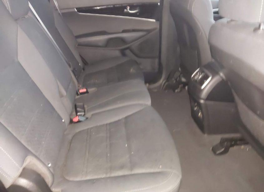 Photo 8 of 2019 Kia Sorento 2.4L LX (VIN 5XYPG4A38KG523757)