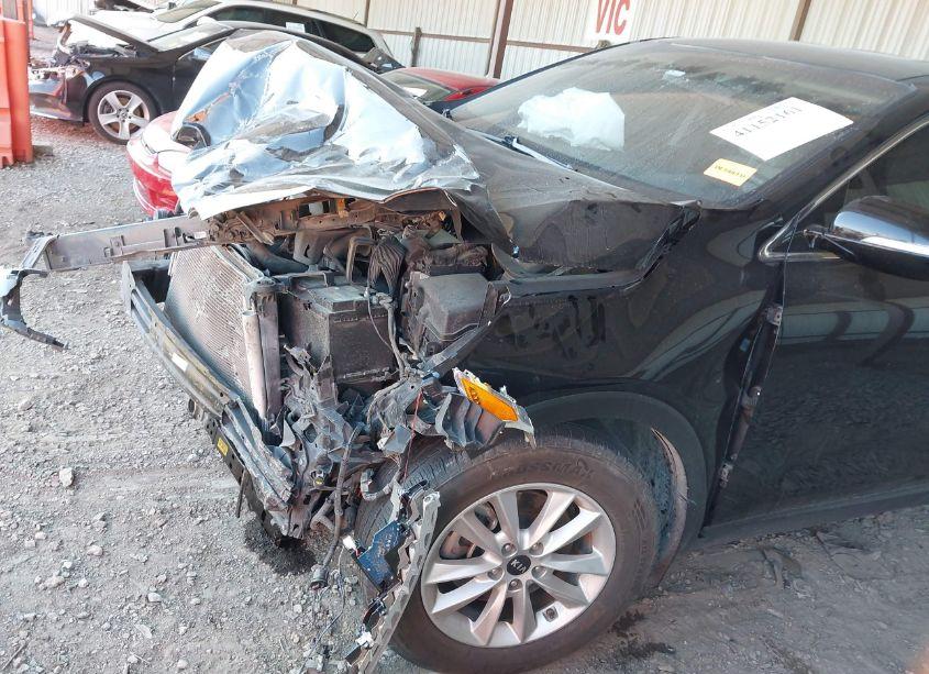 Photo 6 of 2019 Kia Sorento 2.4L LX (VIN 5XYPG4A38KG533074)