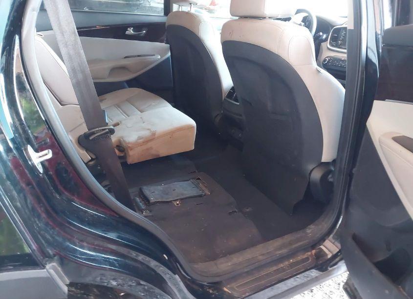 Photo 8 of 2019 Kia Sorento 2.4L LX (VIN 5XYPG4A38KG533074)