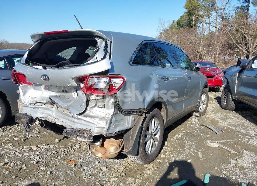 Photo 4 of 2019 Kia Sorento 2.4L L (VIN 5XYPG4A38KG564907)