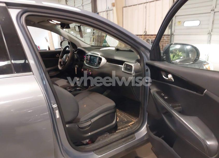 Photo 5 of 2020 Kia Sorento 2.4L L (VIN 5XYPG4A38LG629076)