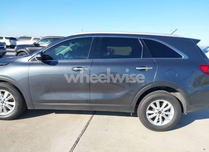 Photo 13 of 2020 Kia Sorento 2.4L LX (VIN 5XYPG4A38LG660019)