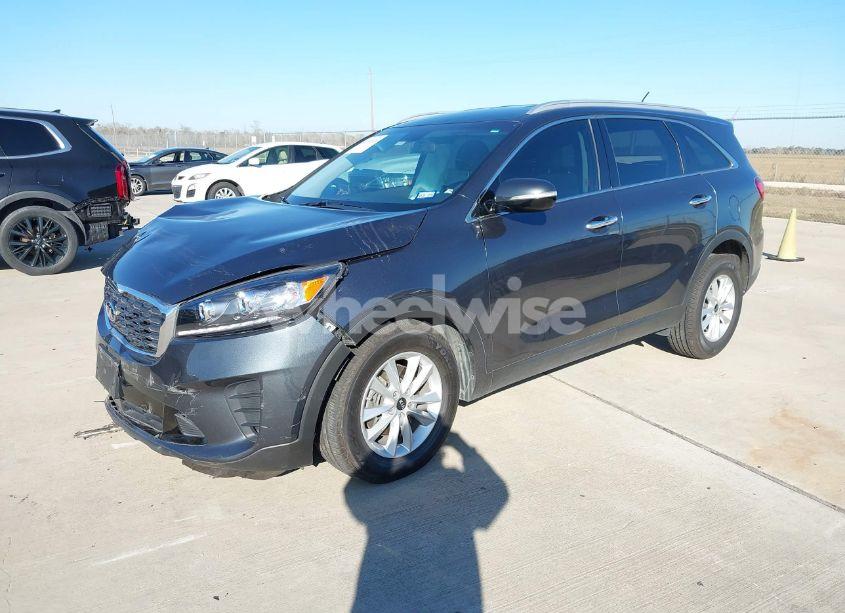 Photo 2 of 2020 Kia Sorento 2.4L LX (VIN 5XYPG4A38LG660019)