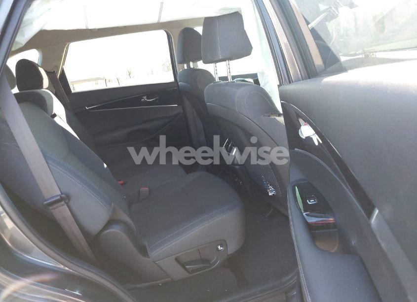 Photo 8 of 2020 Kia Sorento 2.4L LX (VIN 5XYPG4A38LG660019)