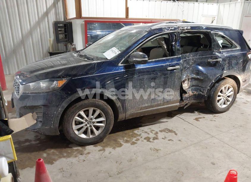 Photo 2 of 2020 Kia Sorento 2.4L LX (VIN 5XYPG4A38LG693943)