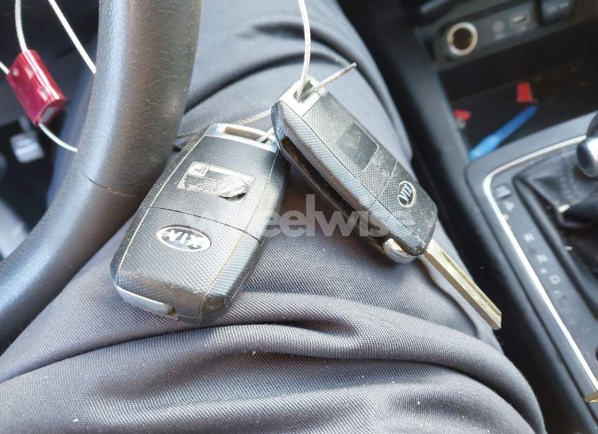 Photo 11 of 2016 Kia Sorento 2.4L L (VIN 5XYPG4A39GG003462)